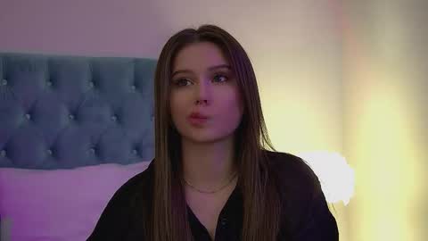 Diana online show from November 2025 06:18:01 PM