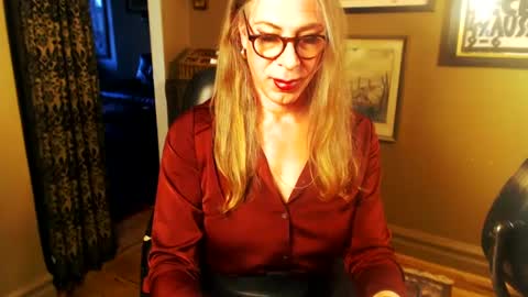 Snapshot of dianeroberts chatting on September 2025 10:23:02 PM Diane Roberts-Tease and Humiliation online show from September 2025 10:23:02 PM