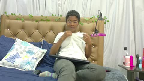 Snapshot of didoelizabeth chatting on September 2025 01:03:01 PM didoelizabeth online show from September 2025 01:03:01 PM