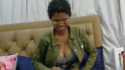 Snapshot of didoelizabeth chatting on October 2025 07:03:01 PM didoelizabeth online show from October 2025 07:03:01 PM