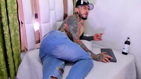 dilan_scootk_ online show from October 2025 06:41:02 PM