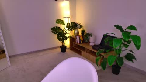 Snapshot of dina_peach chatting on May 2026 05:56:01 AM Dina online show from May 2026 05:56:01 AM