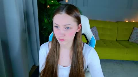 Snapshot of dina_peach chatting on May 2026 06:18:01 AM Dina online show from May 2026 06:18:01 AM