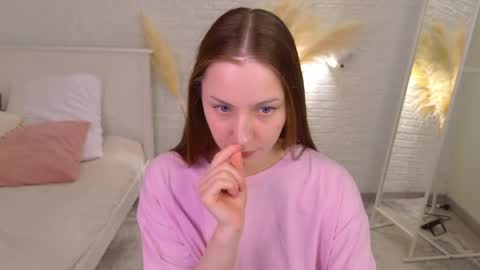 Snapshot of dina_peach chatting on June 2026 06:18:02 AM Dina online show from June 2026 06:18:02 AM