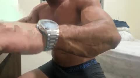 dinhoo14 online show from November 2025 03:18:02 AM