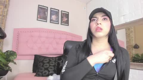 Snapshot of diosaa_golden chatting on February 2025 08:08:02 PM DIOSA online show from February 2025 08:08:02 PM
