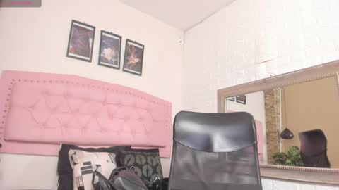 Snapshot of diosaa_golden chatting on February 2025 09:17:01 PM DIOSA online show from February 2025 09:17:01 PM