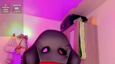 Naomy  online show from May 2026 04:07:01 AM