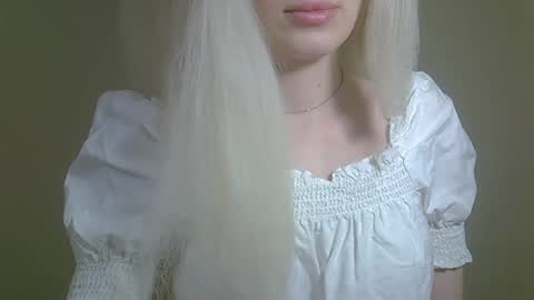 DitaMilton online show from October 2025 08:33:02 PM