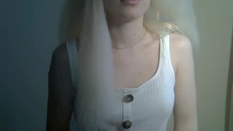 DitaMilton online show from November 2025 10:39:02 AM