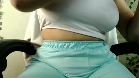 Snapshot of divadirty chatting on December 2024 04:25:01 PM Mari online show from December 2024 04:25:01 PM