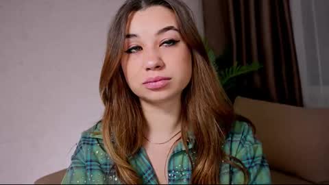 Tia online show from February 2025 08:44:02 PM