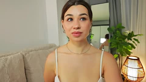 Tia online show from June 2026 06:09:01 PM