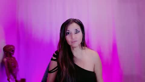 Snapshot of divinelynn chatting on February 2025 12:05:02 PM DivineLynn online show from February 2025 12:05:02 PM