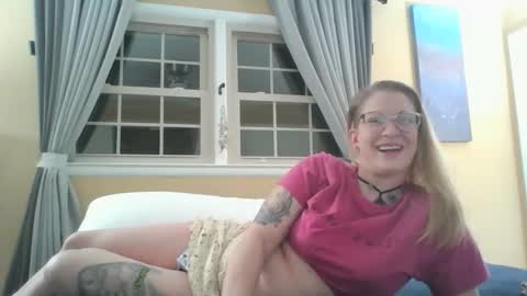 Snapshot of dixie_comanche chatting on January 2025 05:27:01 AM dixie_comanche online show from January 2025 05:27:01 AM