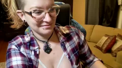 Snapshot of dixie_comanche chatting on January 2025 07:11:01 AM dixie_comanche online show from January 2025 07:11:01 AM