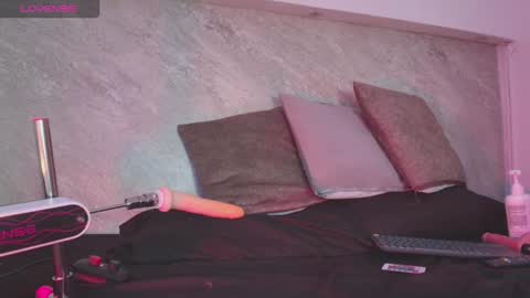 Sofia  online show from November 2025 04:28:01 PM