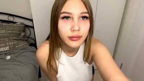 Stella online show from October 2025 04:37:01 PM