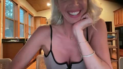 dixieinthewilde online show from September 2025 01:18:01 AM