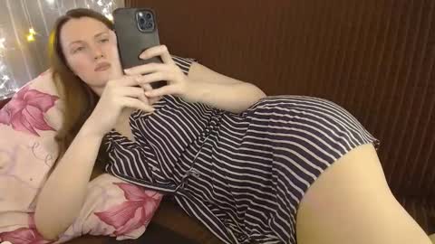 Snapshot of dixiemiller chatting on September 2025 01:09:02 AM Dixiemiller online show from September 2025 01:09:02 AM