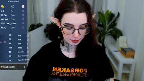 dixipixi_ online show from February 2025 10:37:02 AM