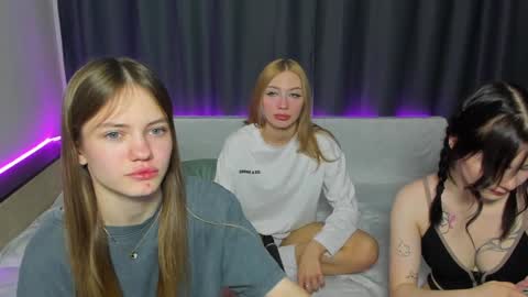 Snapshot of do_dick chatting on December 2024 01:47:01 PM Polly and Kiriko online show from December 2024 01:47:01 PM
