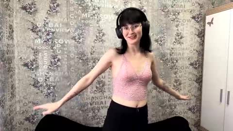 Annie PVT IS OPEN online show from September 2025 12:16:02 PM