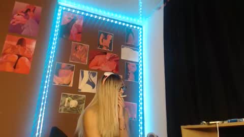 doeschi_fox online show from April 2026 03:09:02 AM