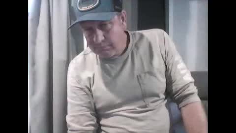 dogglogg745 online show from April 2026 05:25:01 PM