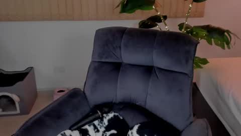 Hii Dont forget to follow me . online show from November 2025 04:22:01 AM