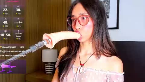 Snapshot of doll_bella_ chatting on June 2026 12:32:02 AM Bella online show from June 2026 12:32:02 AM