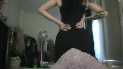 doll_dollys_ online show from April 2026 08:22:02 PM