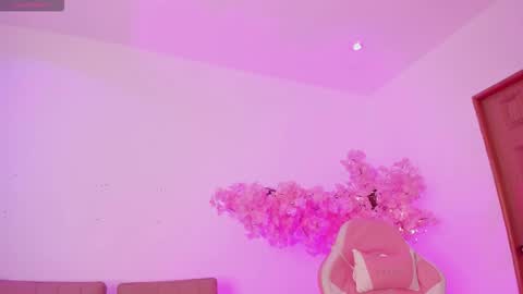 doll_isa_ online show from January 2026 06:44:02 PM