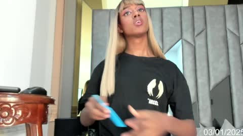 ISA DOLL online show from January 2025 04:06:01 PM