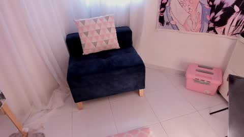 Snapshot of doll_venus chatting on June 2026 10:53:02 PM Roxana independent model can you help me reach 100 hands up uwu online show from June 2026 10:53:02 PM