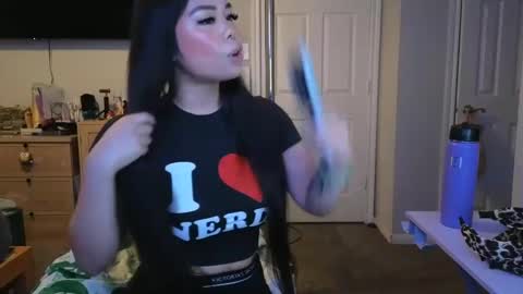 Snapshot of dolllface chatting on February 2025 01:26:01 AM DOLLLFACE online show from February 2025 01:26:01 AM