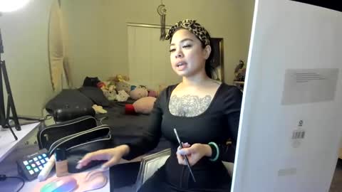 Snapshot of dolllface chatting on March 2025 01:14:02 AM DOLLLFACE online show from March 2025 01:14:02 AM