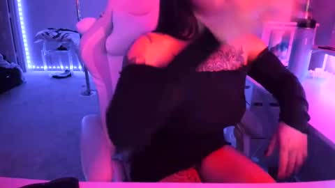 Snapshot of dolllface chatting on September 2025 03:17:01 AM DOLLLFACE online show from September 2025 03:17:01 AM