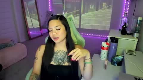 Snapshot of dolllface chatting on September 2025 04:44:01 AM DOLLLFACE online show from September 2025 04:44:01 AM