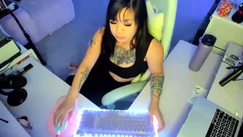 Snapshot of dolllface chatting on October 2025 06:22:02 AM DOLLLFACE online show from October 2025 06:22:02 AM