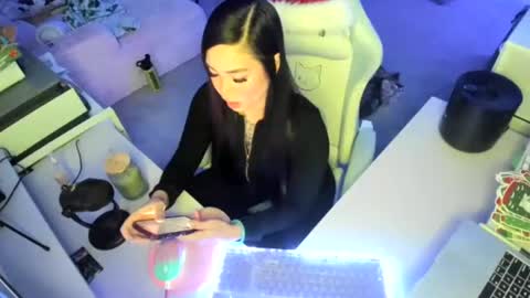 DOLLLFACE online show from December 2025 02:17:02 AM