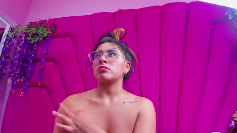 dollyjuicy1 online show from February 2025 07:44:02 PM