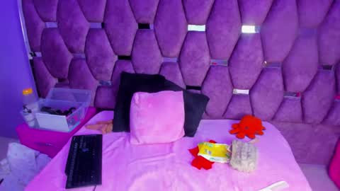 Snapshot of dollyjuicy1 chatting on October 2025 03:47:02 AM dollyjuicy1 online show from October 2025 03:47:02 AM