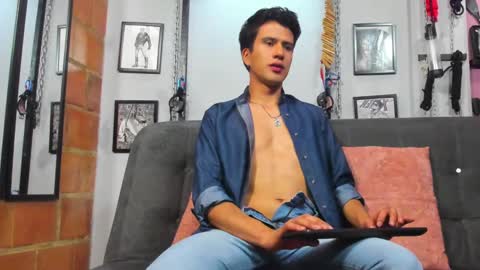 Diego Castell online show from March 2025 04:50:02 PM