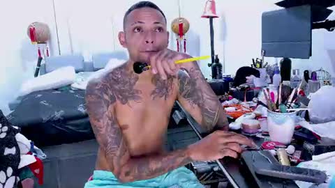 Snapshot of dominant_gay_xxx chatting on June 2026 02:25:05 AM jjhoy online show from June 2026 02:25:05 AM