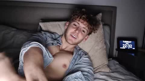 Alex...  online show from November 2025 10:32:02 PM