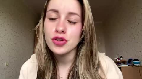 Mia online show from April 2026 08:45:02 AM