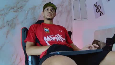 Snapshot of dominic__brown chatting on February 2026 08:24:01 AM Dominic online show from February 2026 08:24:01 AM