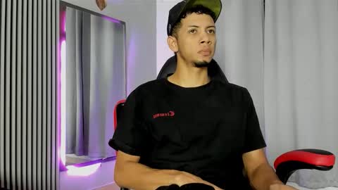 Snapshot of dominic__brown chatting on February 2026 04:19:01 AM Dominic online show from February 2026 04:19:01 AM