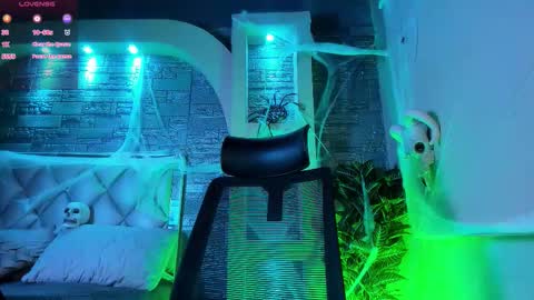 dominic de luca online show from October 2025 03:53:01 AM